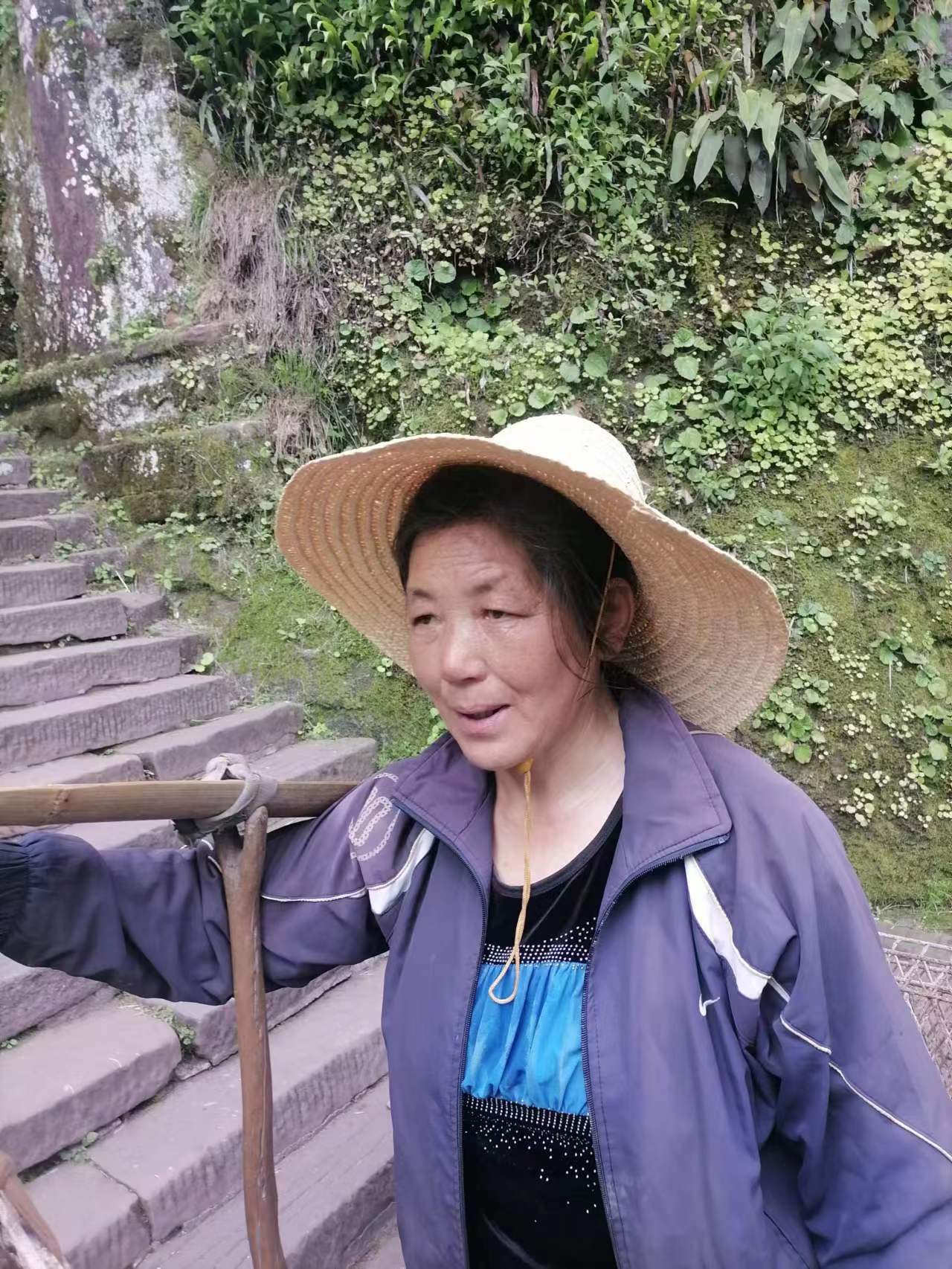 她力量挑山女人汪美红苦难是日常坚持自有意义