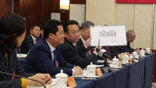 全国人大代表何东：积石山地震灾区受灾群众今年国庆前将搬进新居