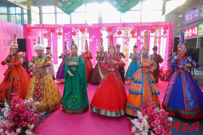 3月7日，呼和浩特市总工会举行庆祝“三八”国际劳动妇女节活动。图为活动现场。 呼和浩特市总工会供图