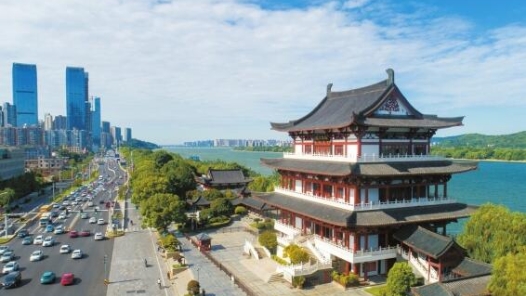 把生态优势变成发展优势