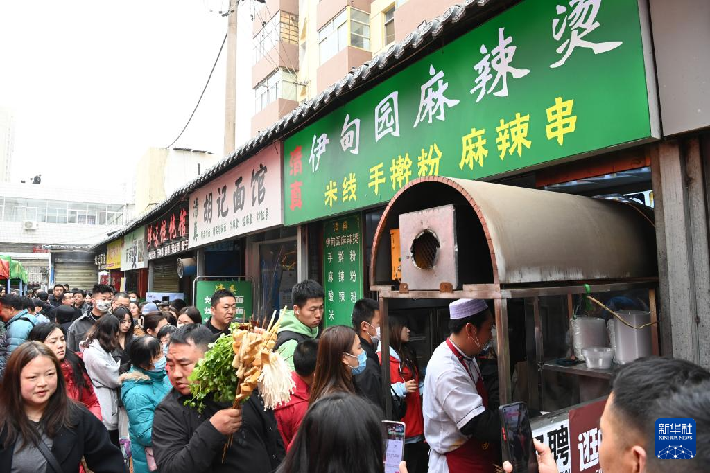 甘肃:"天水麻辣烫"走红 服务保障"升级" - 首页幻灯片 - 中工网