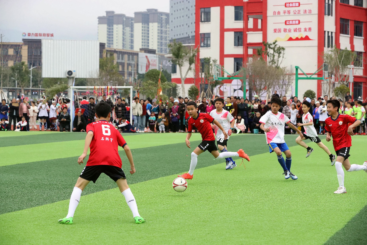 村超出圈掀起校园足球运动热潮