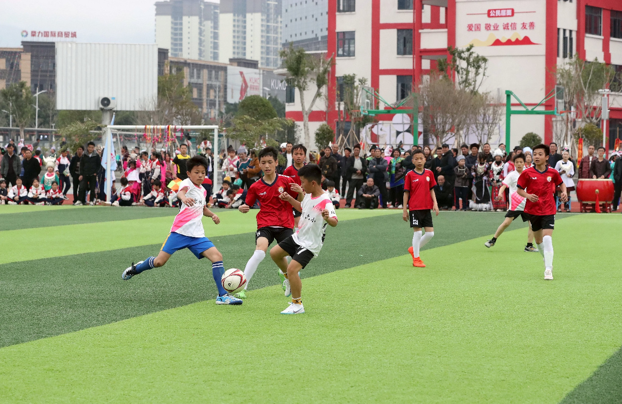 村超出圈掀起校园足球运动热潮