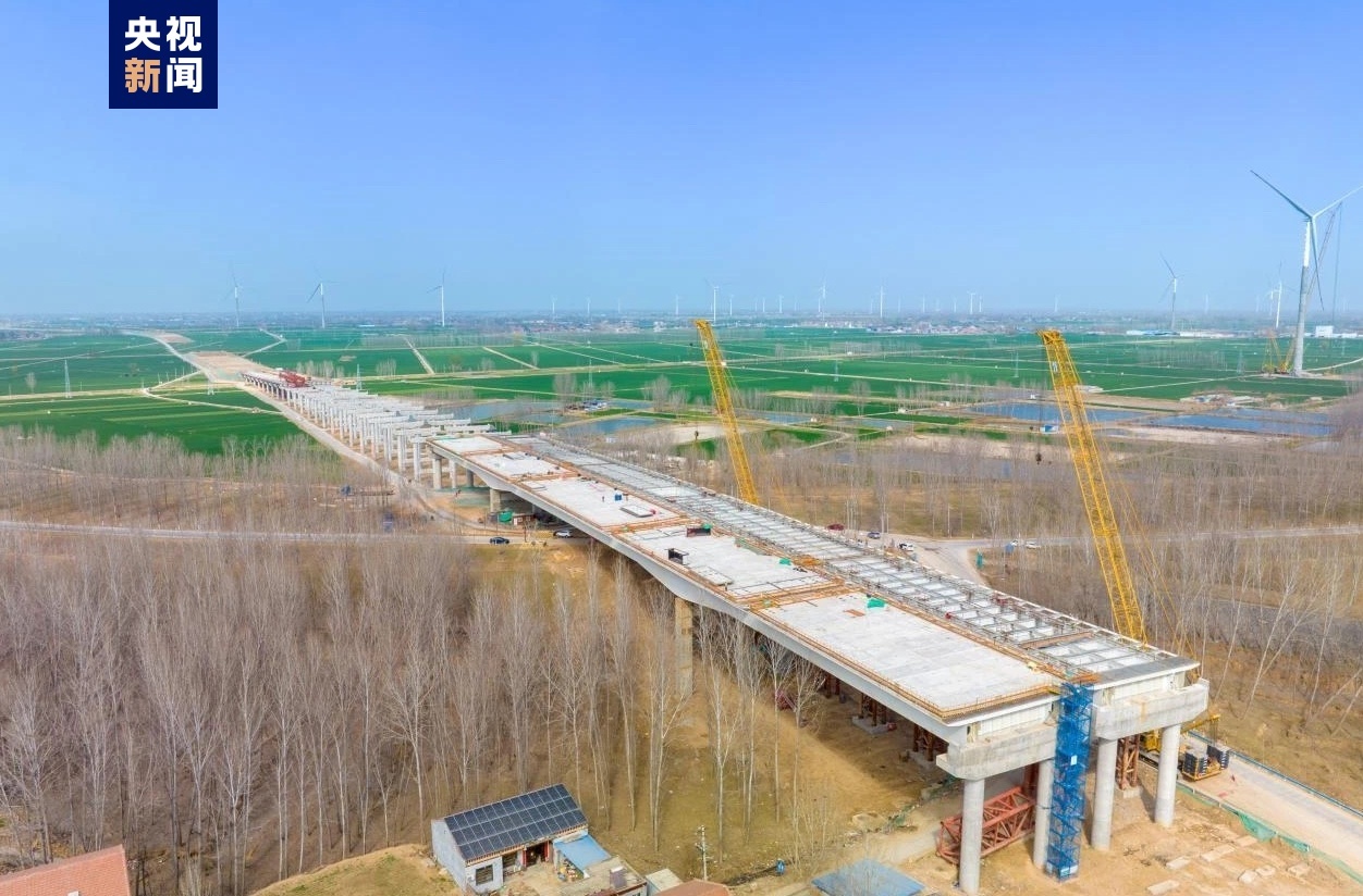 总重5300吨安罗高速黄河特大桥北跨堤桥成功合龙