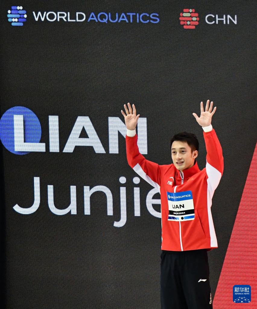 跳水世界杯柏林站练俊杰男子10米台夺冠