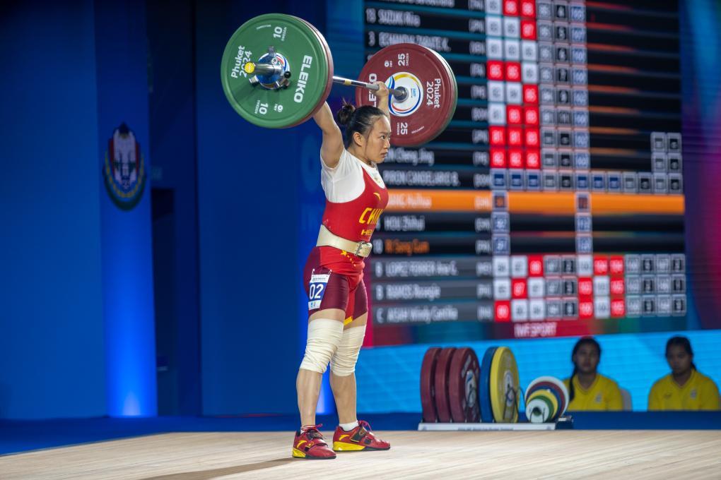 举重世界杯:侯志慧获女子49公斤级抓举冠军 - 体育 - 中工网