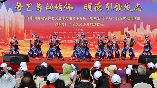 银川市总工会举办庆“五一”系列活动送文化到基层