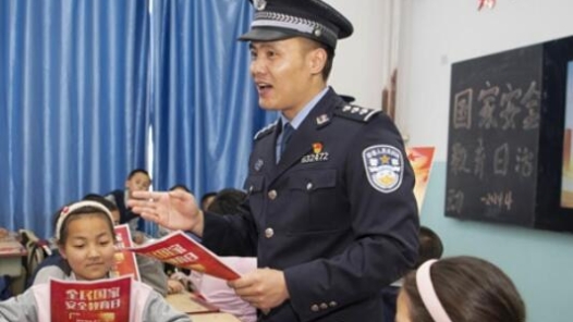 全民国家安全教育日｜新疆：花开四月天，普法好时节