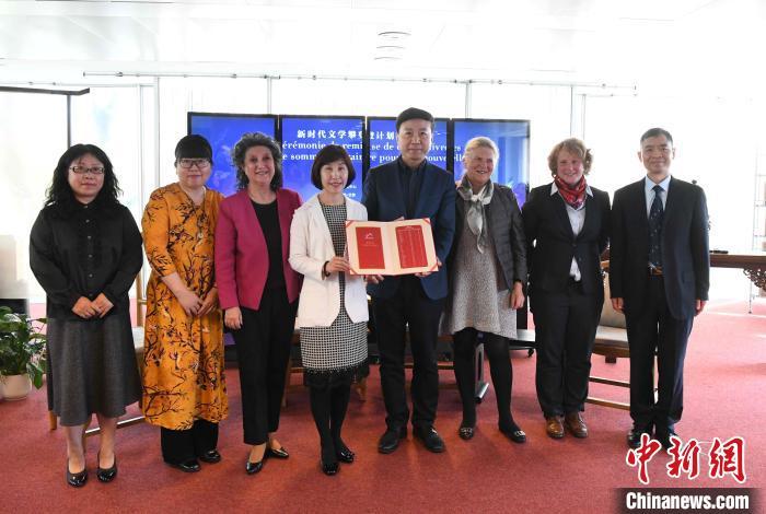 新时代文学攀登计划赠书仪式暨乔叶作品分享会在巴黎举办