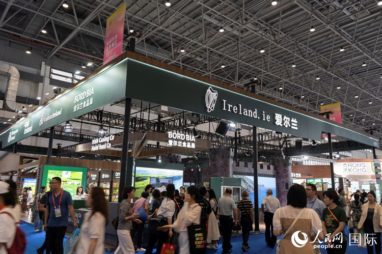 第四届中国海外铺张品展览会爱尔兰国度馆皇冠在线。东说念主民网 常沙摄
