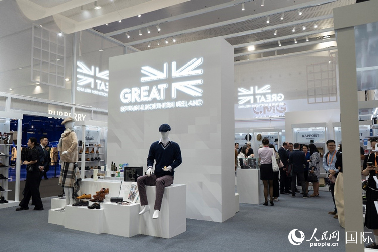 第四届中国海外铺张品展览会英国国度馆。东说念主民网 常沙摄