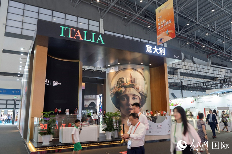 第四届中国海外铺张品展览会意大利国度馆。东说念主民网 常沙摄