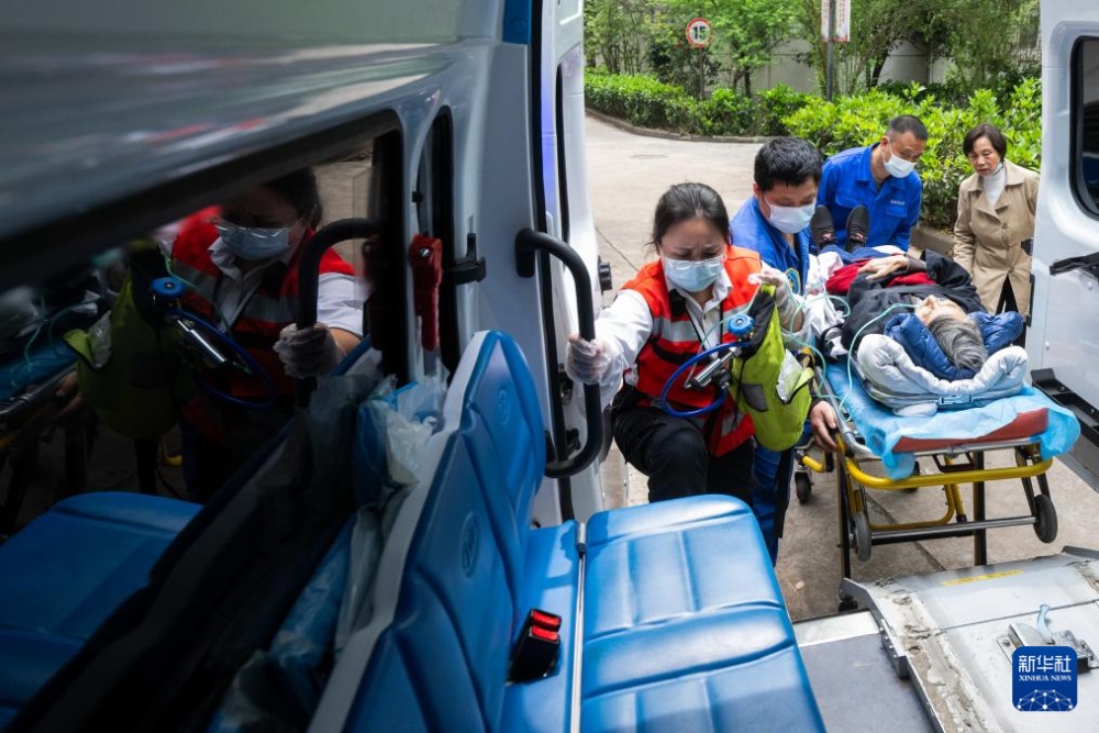 守候生命的热线——探访武汉市急救中心"120生命热线"团队