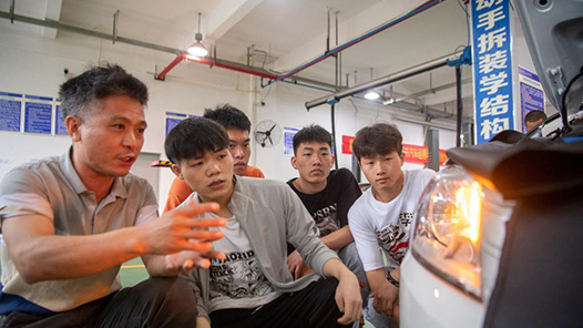 阿里地区改则县举办装载机操作员培训班