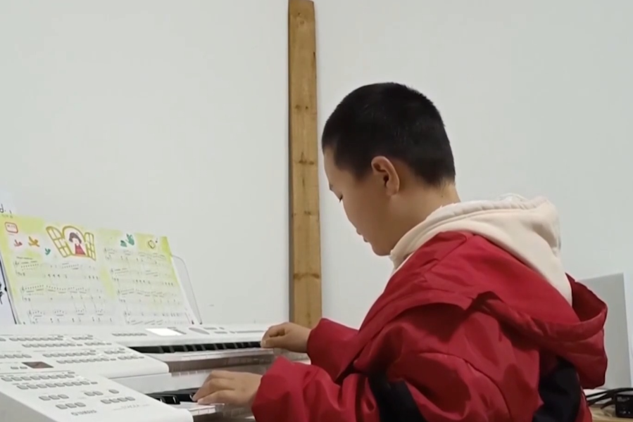有阅读艰苦却能“过耳不忘”_母亲为他掀开“一扇窗” 有阅读艰苦却能“过耳不忘”_母亲为他掀开“一扇窗”