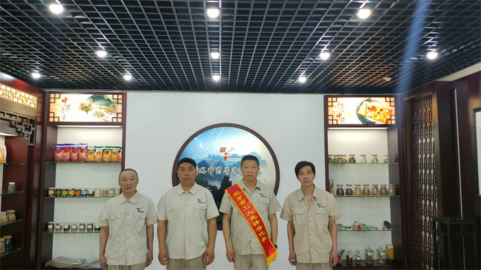 9.北京市双桥燕京中药饮片厂车间(炒制组) 9.北京市双桥燕京中药饮片厂车间(炒制组)