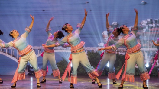 让职工走上舞台当主角