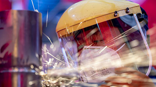 各地隆重庆祝“五一”表彰先进