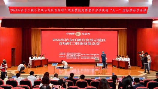 川渝卫生系统职工同场竞技庆“五一”