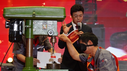 湖北省襄阳市举办庆祝“五一”职工文艺宣讲进基层活动