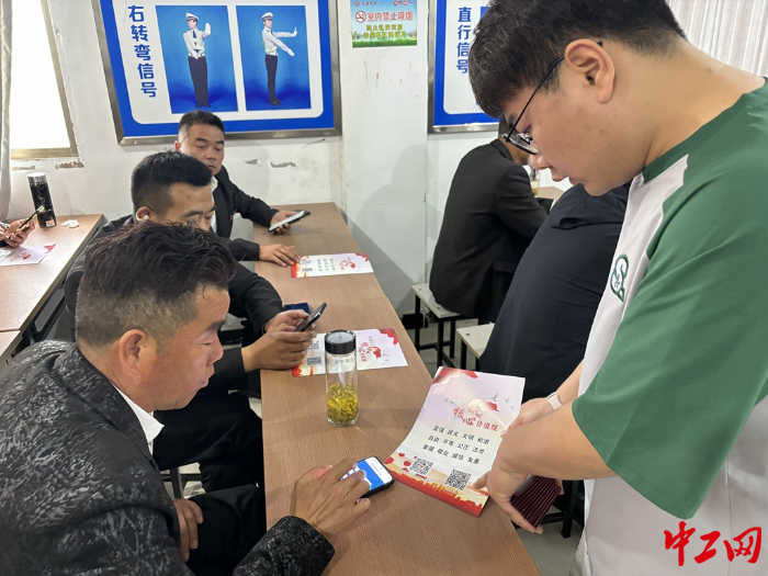 阜阳市颍东区总工会开展货车司机集中入会活动1