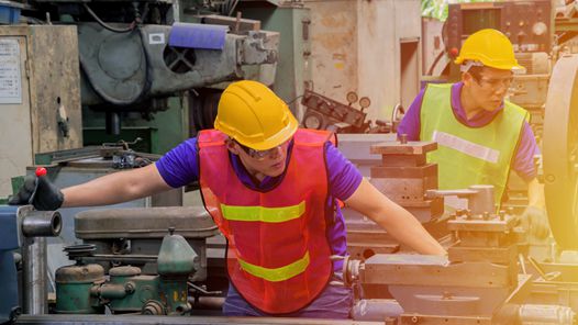 经济日报社论：实干奋斗书写新时代荣光