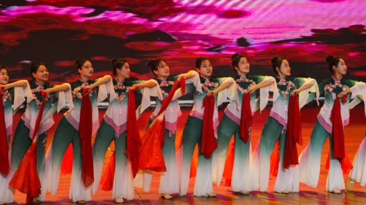 盘锦兴隆台区举办劳动模范和先进集体表彰大会暨“五一”文艺汇演