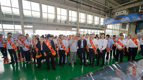 江西景德镇市总工会组织开展“瓷都劳模庆‘五一’、看发展”活动