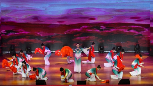 青海海南州总工会举办庆“五一”职工文艺汇演