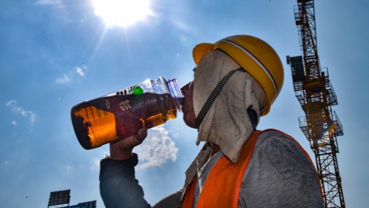 坚守生产一线 唱响劳动赞歌