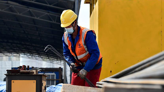 “劳动节嘛，就是要劳动起来！”