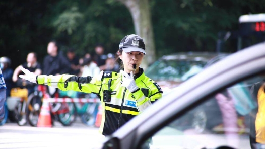 新华全媒+丨凡人微光书写时代华章——基层劳动者“五一”风采掠影