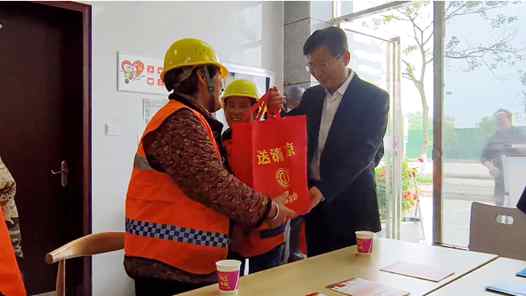 淮南市总工会组织开展“五一”慰问活动