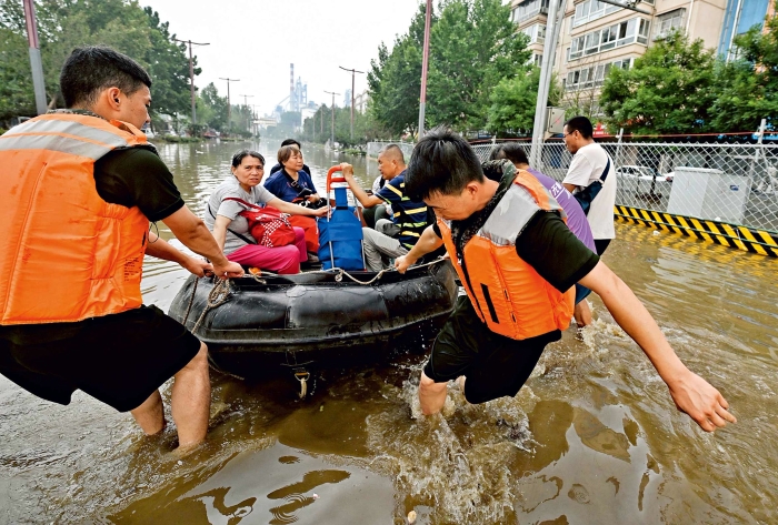 2023年7月,面对极端强降雨,首都工会第一时间组织动员职工抢险救灾、恢复重建,书写了同心协力、守望相助的动人篇章 2023年7月,面对极端强降雨,首都工会第一时间组织动员职工抢险救灾、恢复重建,书写了同心协力、守望相助的动人篇章