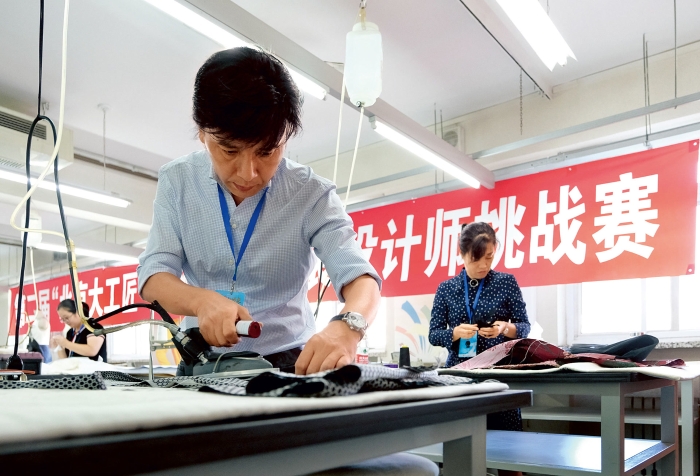 2020年9月18日，第二届“北京大工匠”选树活动服装设计师挑战赛开赛