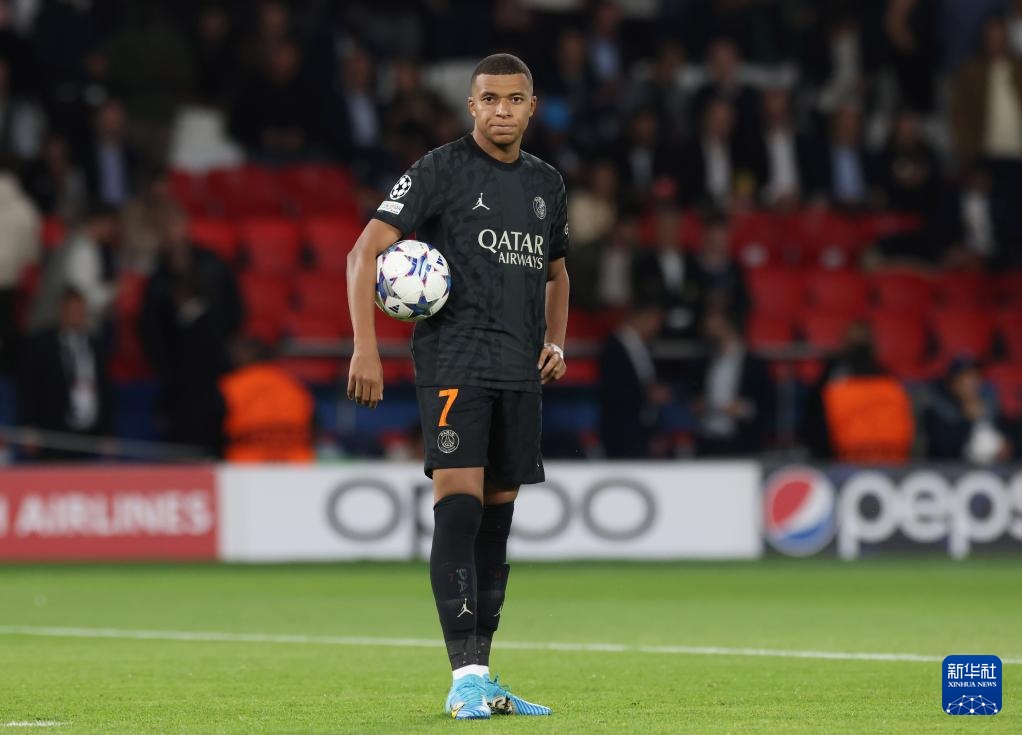 足球——姆巴佩个人官宣将离开"大巴黎"