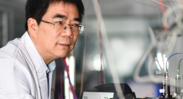 张首刚：“雕刻”精准北京时间