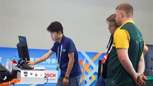 组图 | 秀绝活儿、展本领……各国选手赛前忙切磋