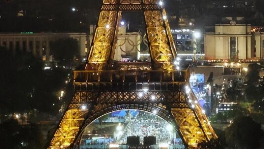 巴黎奥运 雨中绽放