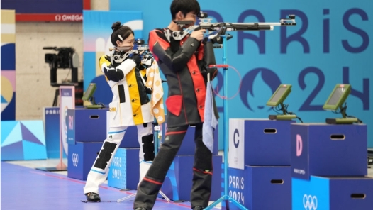 巴黎奥运会中国队首金！黄雨婷、盛李豪夺冠