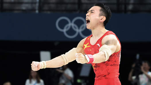 巴黎奥运会丨“双杠王”邹敬园的冰袋与热血