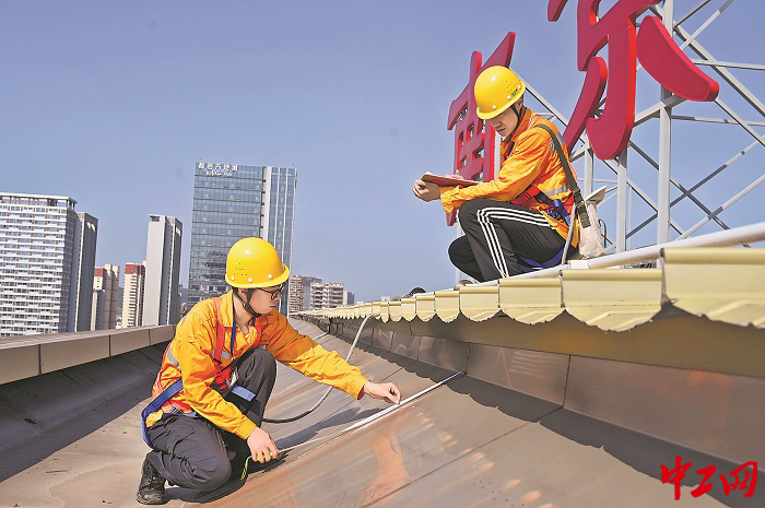 高温下的巡检工