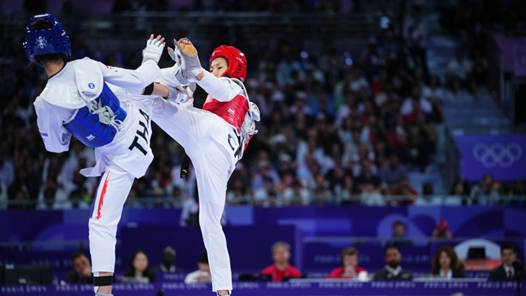 巴黎奥运丨跆拳道女子49公斤以下级决赛：中国选手郭清获亚军