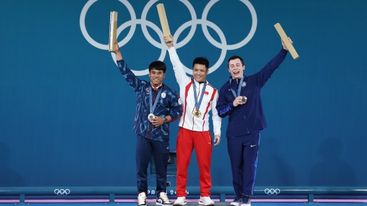 巴黎奥运会高清图集｜举重开门红！李发彬夺得男子61公斤级冠军