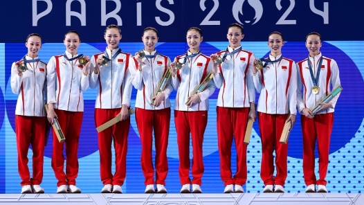 升国旗唱国歌！中国花游诞生41年首夺奥运金牌