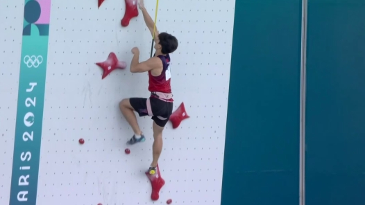 伍鹏夺得巴黎奥运会运动攀岩男子速度赛银牌