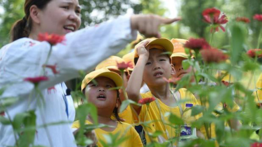 关爱一老一小 云南保山市总工会延长服务“手臂”