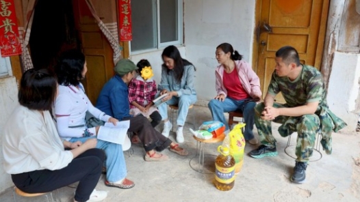 云南省楚雄彝族自治州总工会开展“爱心妈妈”结对关爱活动