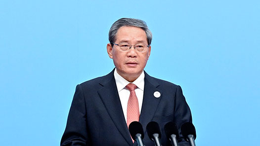 两会新华社快讯：国务院总理李强代表国务院向十四届全国人大四次会议作政府工作报告