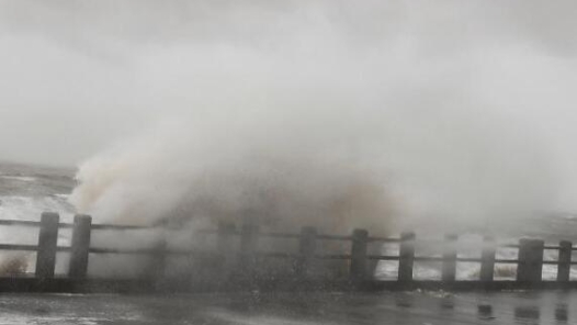 台风“摩羯”残余环流仍将带来强降雨 受灾地区抢修基础设施